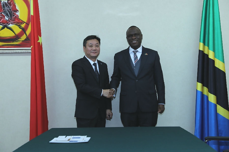 His Excellency Mbelwa Kairuki, Tanzanian Ambassador to China, met with Mr Lei Baoping of the Henan Provincial CCPIT.